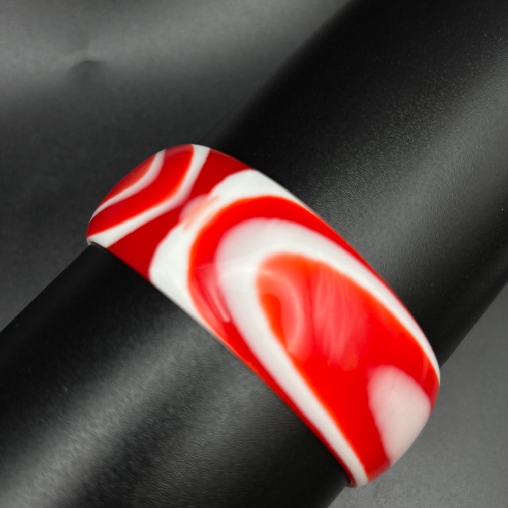 Vintage Best Plastics Bangle Red White Swirl Lucite Mod Pop Art Size 8